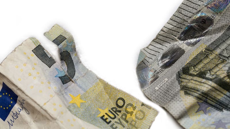 Alerta: esto es lo que tienes que hacer si se te ha roto un billete.