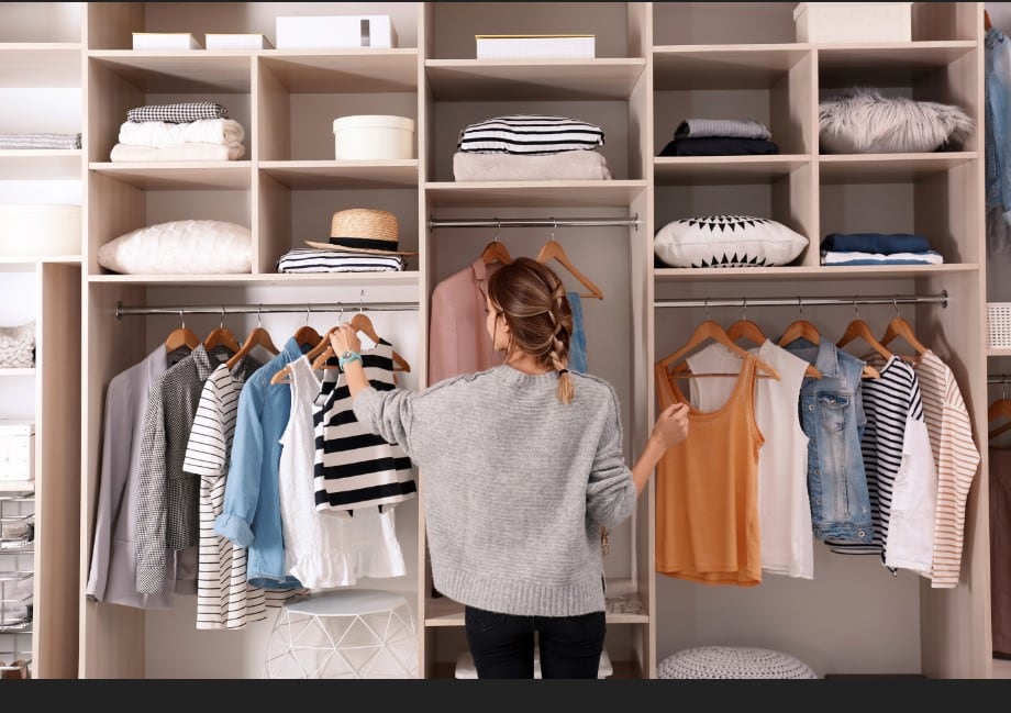 Ni Marie Kondo se atrevió: crean una fórmula que revela si tenés demasiada ropa en el placard