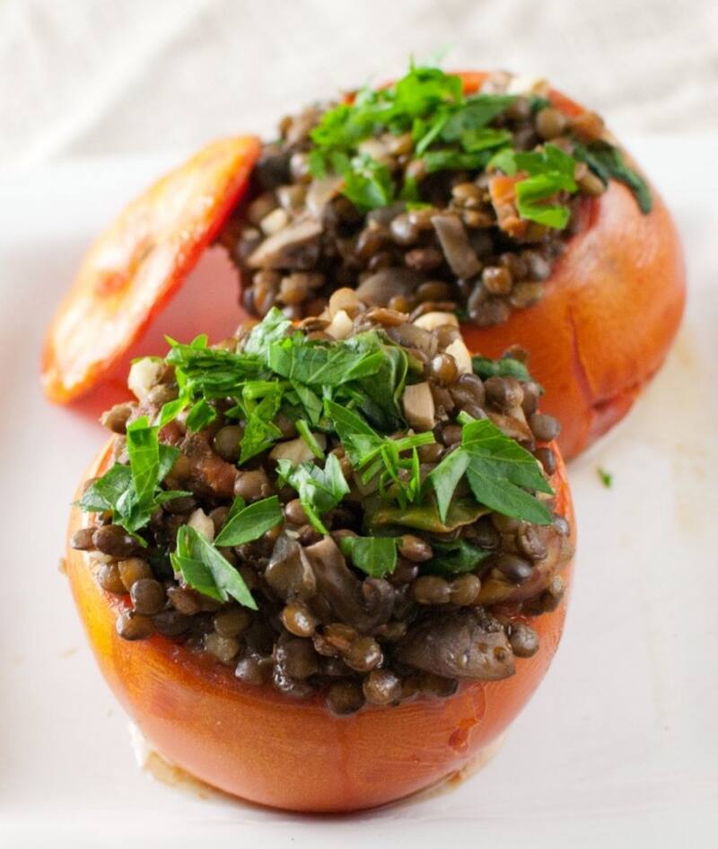 Tomate relleno con lentejas. (Imagen ilustrativa).