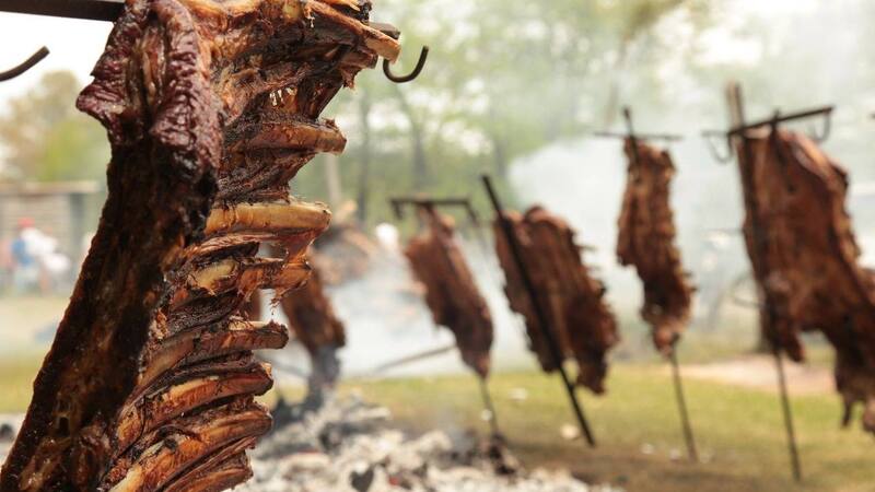 La ciudad ubicada a tan sólo 113 kilómetros de Buenos Aires, cuenta con una frecuencia diaria de colectivos de larga distancia que parten desde la terminal de Retiro a $ 670 de precio base.