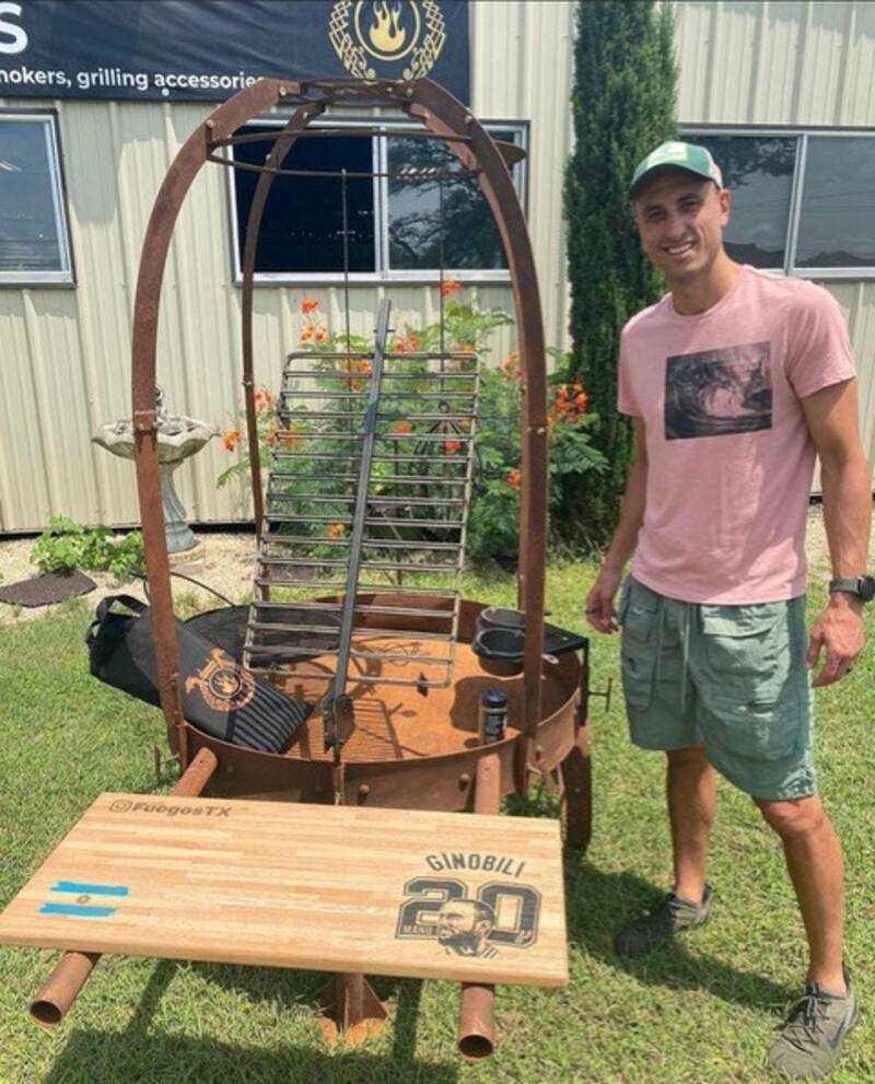 Ginóbili es uno de sus clientes.