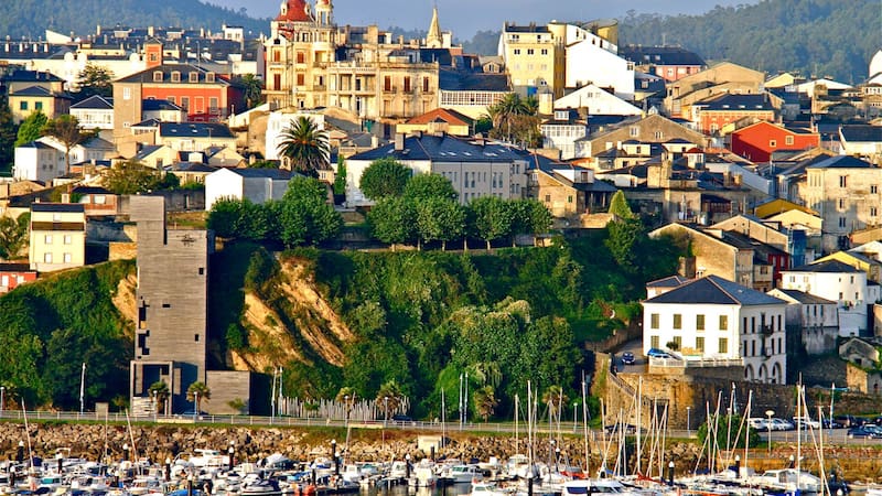Los Acantilados de Loiba ofrecen vistas impresionantes del océano desde uno de los miradores más famosos de Galicia. (Foto: amarinalucense.gal)