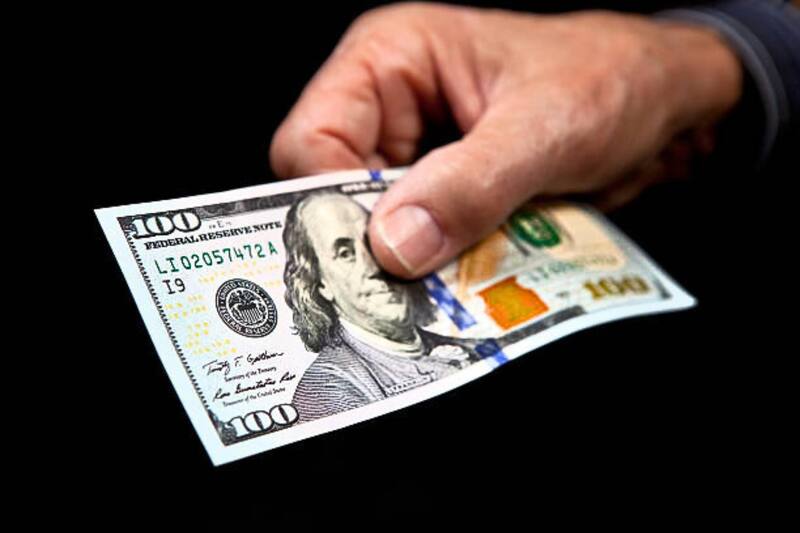 Estados Unidos depositará hasta 8.000 dólares en las cuentas bancarias de ciertas familias con hijos. Foto: Archivo.