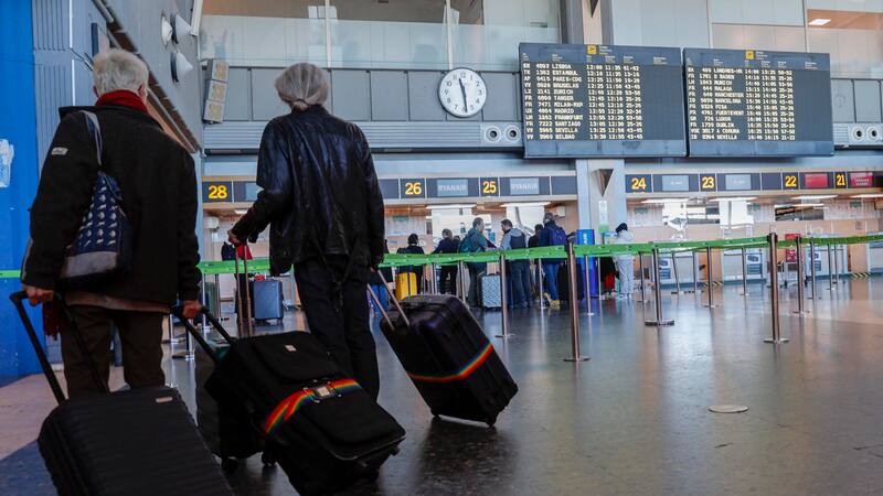 La huelga de controladores aéreos ha iniciado este lunes. (Foto: EFE).