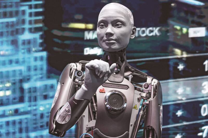 Bill Gates sostiene la necesidad de controlar la IA para evitar riesgos como el bioterrorismo, la desinformación o la ciberdelincuencia. (Foto: Archivo Cronista)