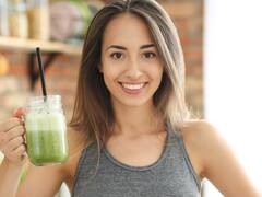 El poderoso licuado desintoxicante y bajo en calorías que ayuda a controlar el azúcar en sangre: prepáralo en 5 minutos