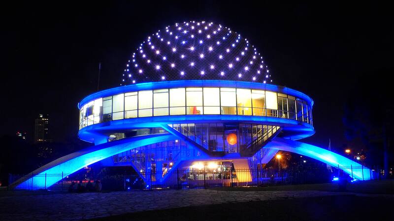 El Planetario de Buenos Aires ofrece espectáculos full dome diseñados para educar y entretener a niños de diferentes edades durante las vacaciones de invierno en CABA.