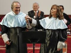 Joan Manuel Serrat y Maria del Mar Bonet, honoris causa de la Universitat de Barcelona