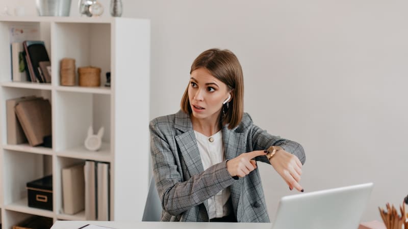 La puntualidad es mucho más que un hábito: puede revelar aspectos ocultos de la personalidad.