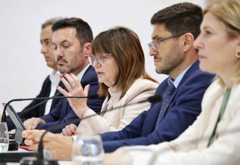 Los ministros de Defensa y Seguridad, Luis Petri y Patricia Bullrich, en Santa Fe con el gobernador Pullaro