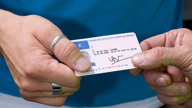 Adiós carnet de conducir: esta es la edad a la que la DGT retira el permiso a los mayores de 65 años.