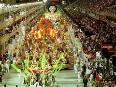 Comenzó en Río el carnaval más grande y brillante del mundo