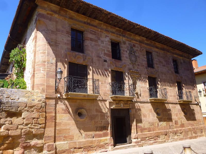 Escapadas: el Palacio del Ángel es una de las edificaciones más simbólicas de Ezcaray. (Foto: Wikimedia).