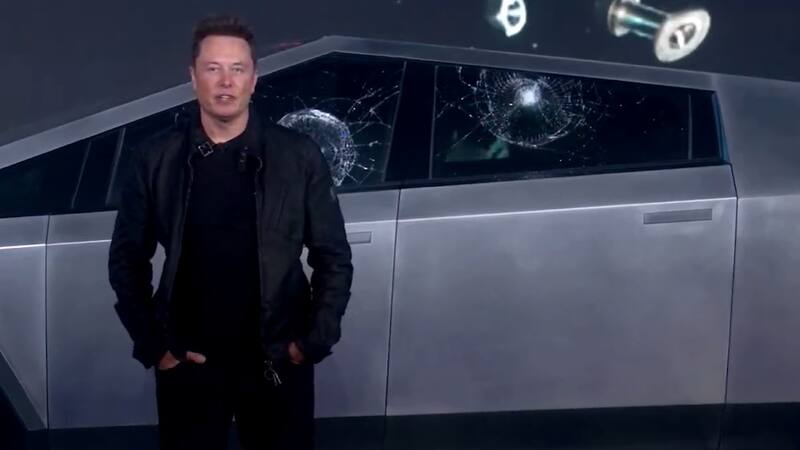 Tesla de Elon Musk presentó los Cybertrucks en 2023 en Estados Unidos.