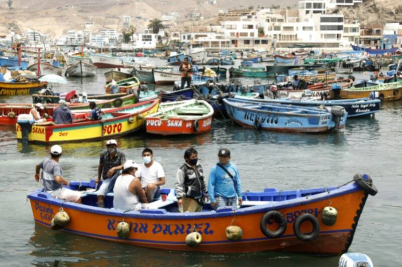 Puerto pesquero en Perú - Xinhua