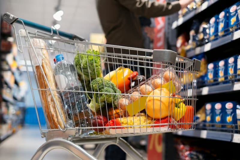 Además del salto del dólar, influye en la anticipación de consumos la negociación por la renovación de de Precios Justos.