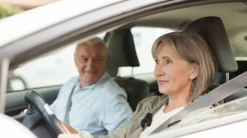 Adiós carnet de conducir: a esta edad la DGT le retira el permiso a los mayores de 65 años.