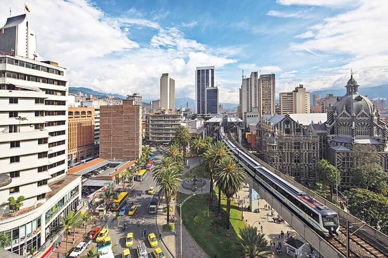 Medellín, la "Ciudad de la Eterna Primavera", destaca por su clima suave y agradable durante todo el año. (Fuente: Michu2709 en Wikimedia Commons)