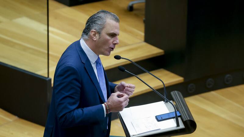 El Ayuntamiento de Madrid reprueba a Ortega Smith con los votos del PP y la izquierda.