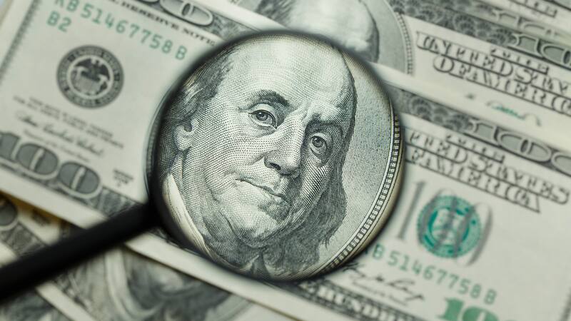 Son cada vez más los billetes de 100 dólares que son vendidos por una fortuna.