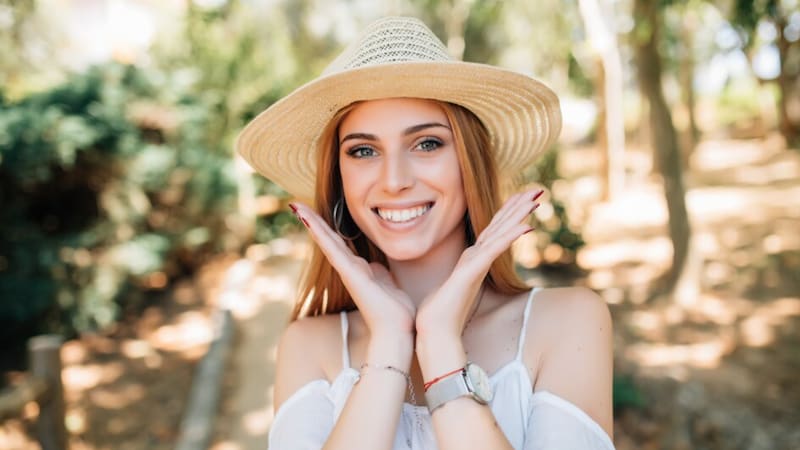 La combinación de flores y cítricos en este perfume evoca la fragancia de la reconocida marca francesa.