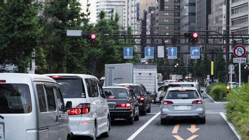 Antes de circular por Edomex y CDMX, verifica que tu portaplacas permita leer la lectura de tu matrícula: evita multas.