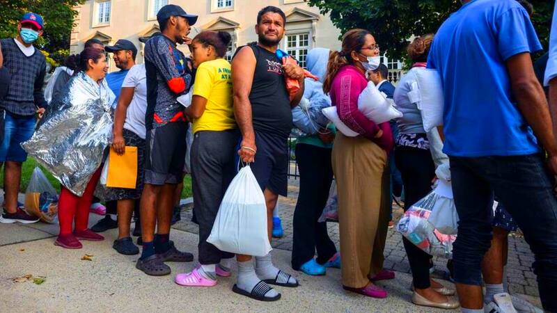 Algunos deportados han sido trasladados a campamentos remotos sin ser informados adecuadamente sobre sus derechos. (Foto: Archivo El Cronista)