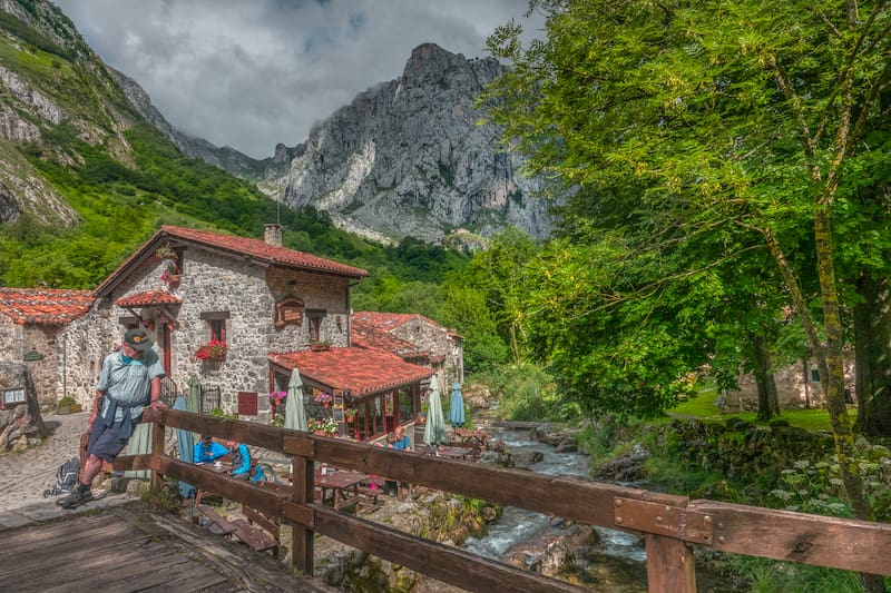 Bulnes se encuentra situada en el macizo central de los Picos de Europa. Fuente: Pxhere