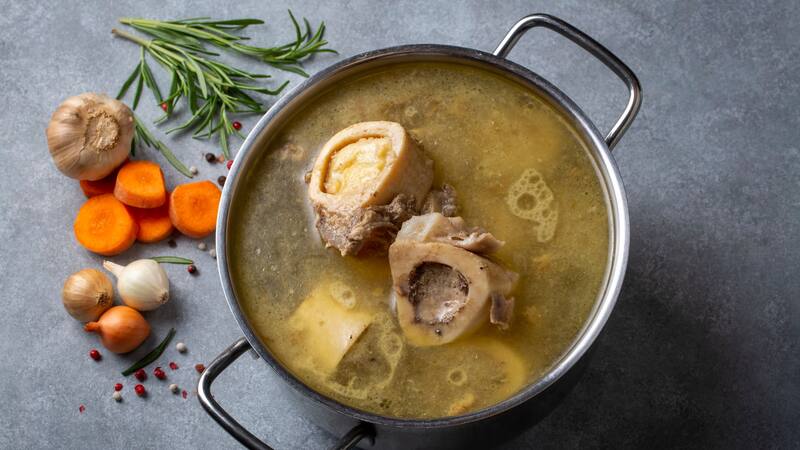 Este caldo es ideal para sumar nutrientes al organismo y combatir el frío.