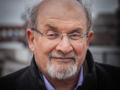 Quién es Salman Rushdie, el escritor condenado a muerte que fue apuñalado en Nueva York