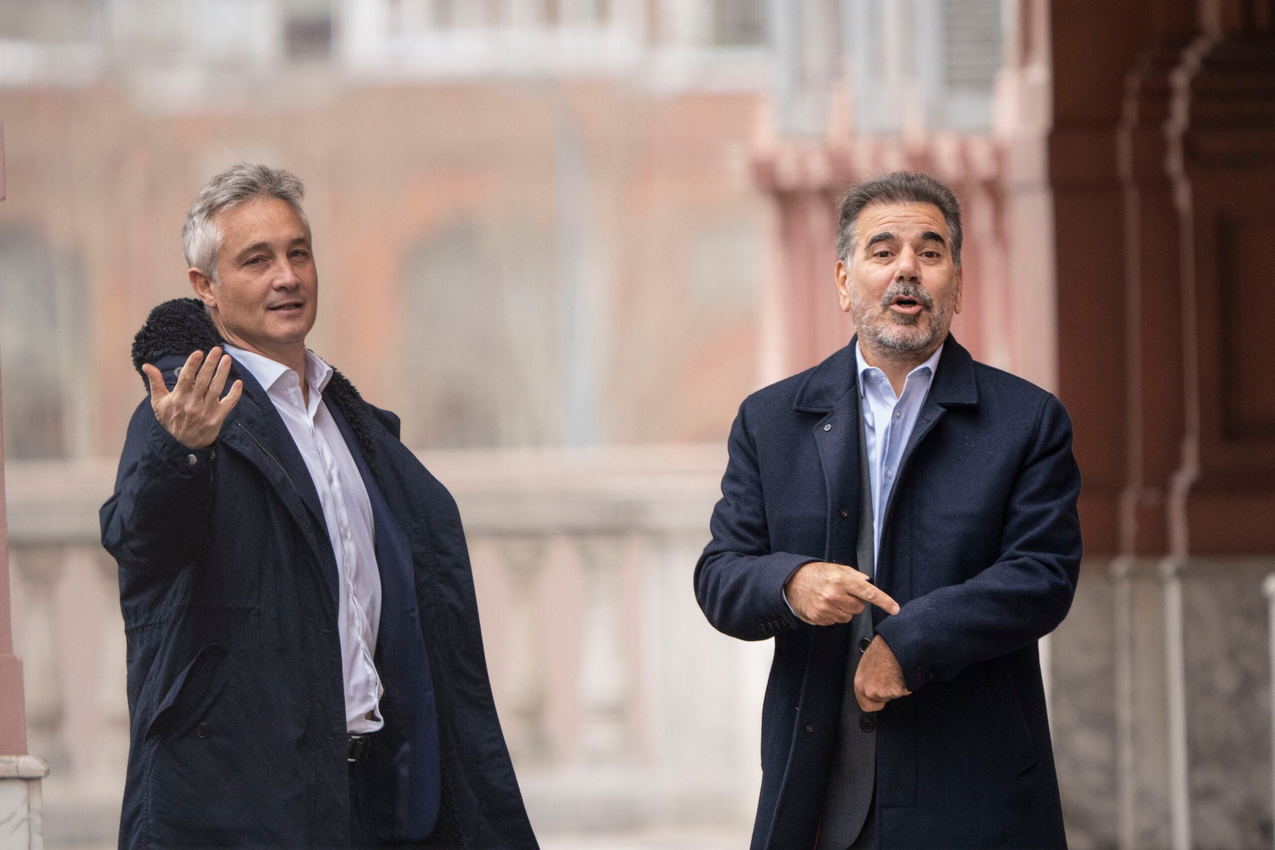 NOTICIAS ARGENTINAS BAIRES, AGOSTO 13: Los dirigentes del Pro Fernando de Andreis y Cristian Ritondo ingresan a la casa de gobierno donde se inicia una mesa de negociación formal para intentar recomponer la relación política de cara al 2027. FOTO NA CLAUDIO FANCHI