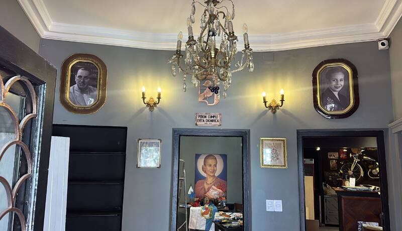 A los altares peronistas, se suman homenajes a figuras argentinas relacionadas al movimiento peronista.