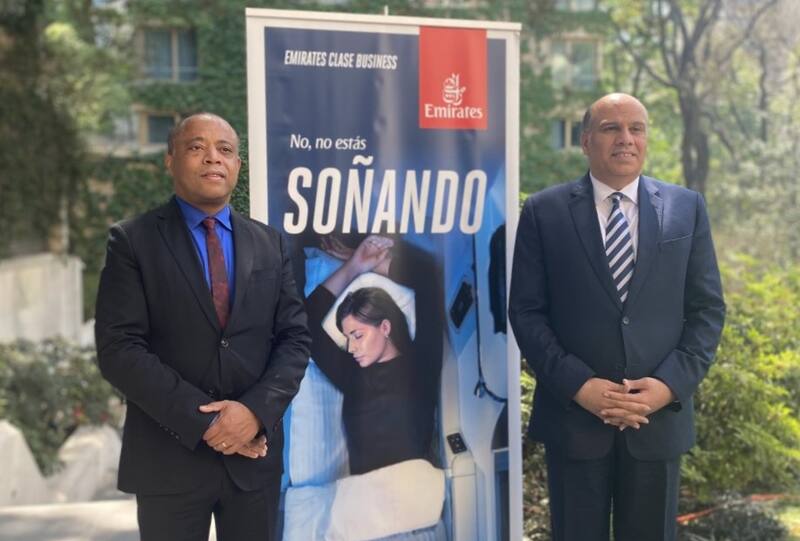 Salem Obaidalla y Stephane Perard, ejecutivos de Emirates, en el evento organizado para prensa.