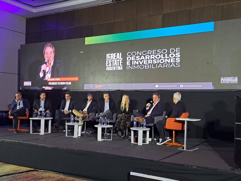 Alejandro Belio en la expo de Real Estate