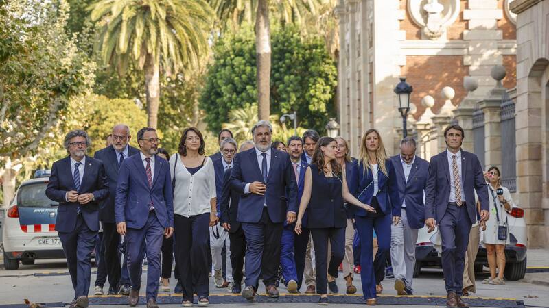 Los diputados de Junts, llegando al Congreso para el debate de investidurta de Salvador Illa.