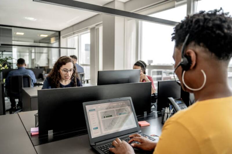 El SENA abrirá 1,800 vacantes en distintas áreas del sector público.