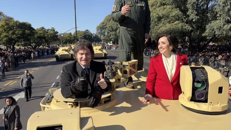 La icónica imagen de Javier Milei y Victoria Villarruel arriba de un tanque durante el desfile del 9 de Julio ya es el registro lejano de un vínculo inexistente.