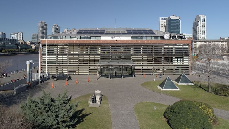 Por la alta inflación, las universidades privadas ajustaron los precios de sus aranceles entre un 50 y un 200%