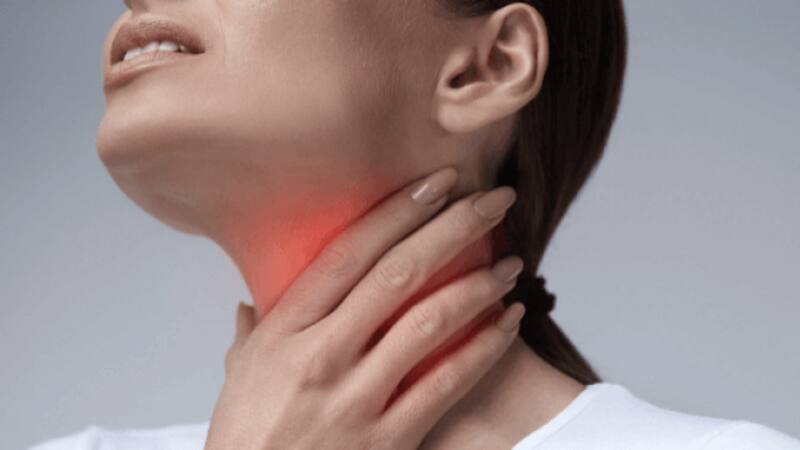 El dolor de garganta es un síntoma muy común que puede tener múltiples cuasas.
