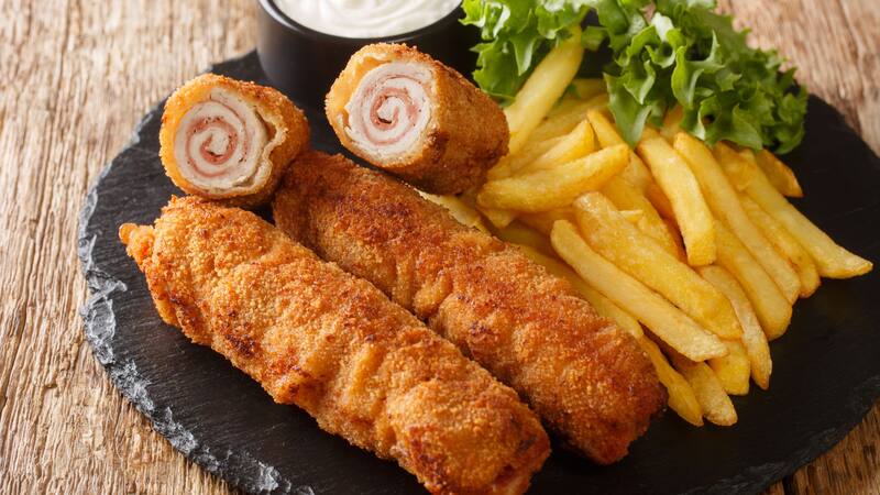 Los flamenquines son un plato típico del sur de España.