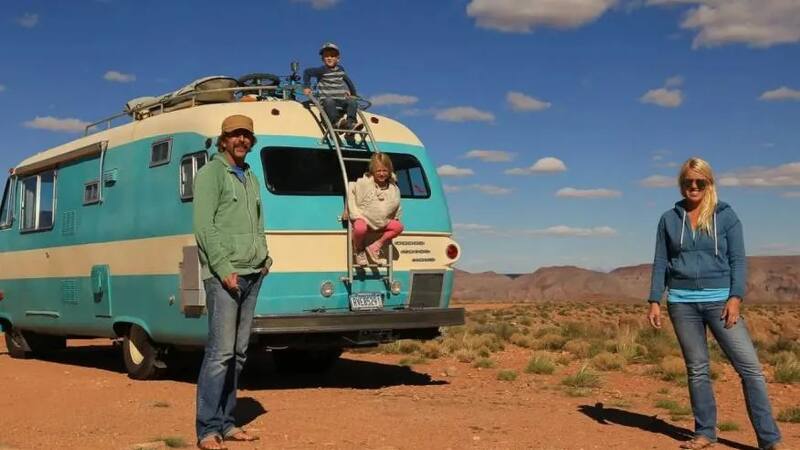 Una parte del recorrido lo hicieron en una camioneta Volkswagen de 1958.