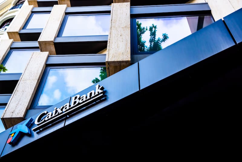 Atención clientes CaixaBank | Así es como puedes dar de baja tu cuenta sin que te cobren comisión. Fuente: Archivo