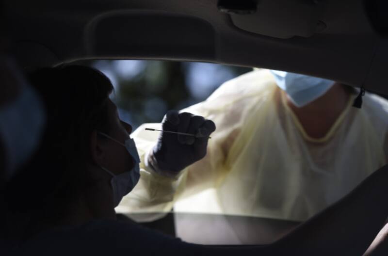 Hisopado de Covid-19 en Uruguay - Xinhua