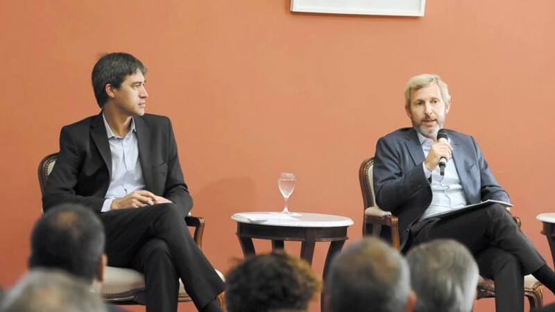 El ministro Rogelio Frigerio y el secretario Adrián Pérez, en el seminario