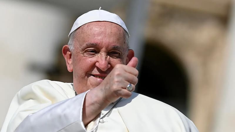 El Papa Francisco recibió el mayor regalo del pueblo de Dios que unirá para siempre a todos los católicos: "somos luz para el mundo".