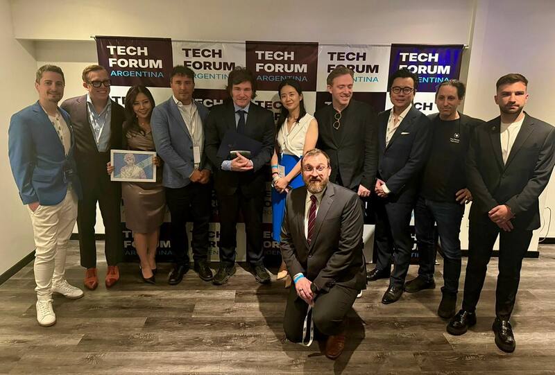 Milei junto a autoridades del Tech Forum Argentina, en octubre de 2024.