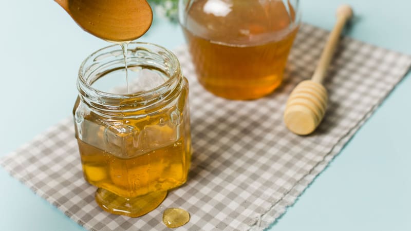 La miel contiene propiedades que pueden mejorar la calidad del sueño.