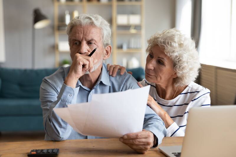 SAT impone ISR a pensionados y jubilados que superen ciertos ingresos anuales. Fuente: Shutterstock.