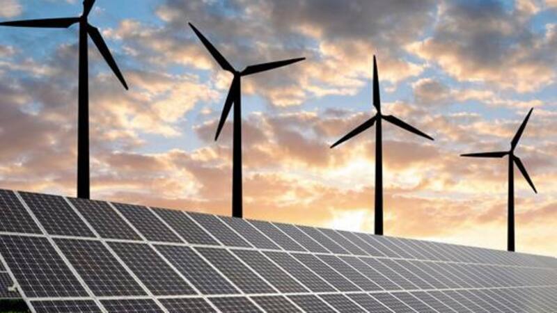 El ministro de Energía, Javier Iguacel, dio una señal al sector de renovables al castigar a firmas que no cumplen