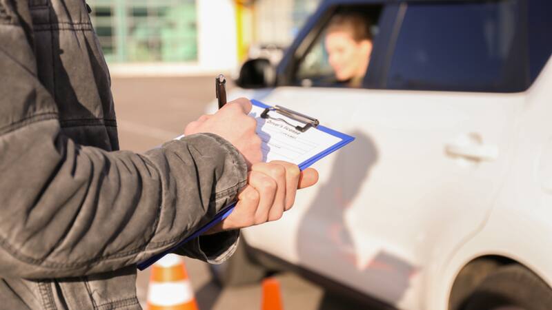 Estas son las preguntas más difíciles del examen de conducir que pocos conductores conocen.
